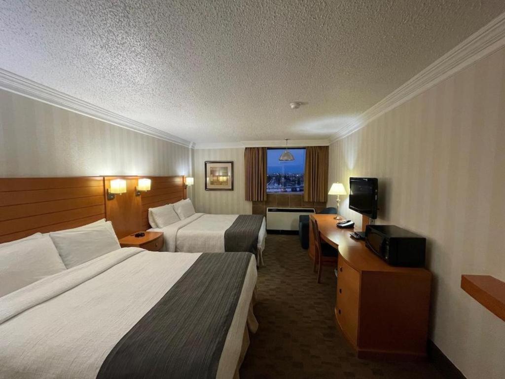The Glenmore Inn & Convention Centre YYC Exteriör bild