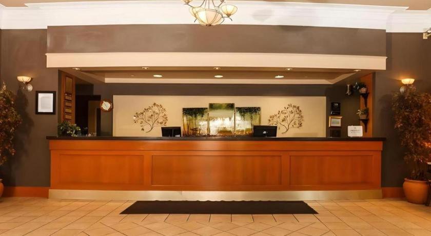 The Glenmore Inn & Convention Centre YYC Exteriör bild